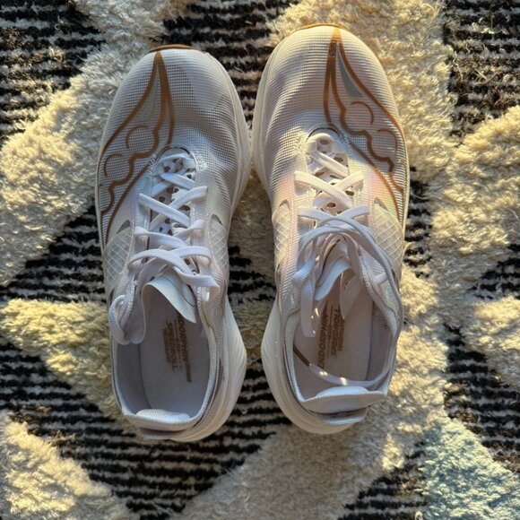 (<8 miles) Saucony Endorphin Elite Running Shoes- Size Women's 7.5 - white, gold - Picture 5 of 6